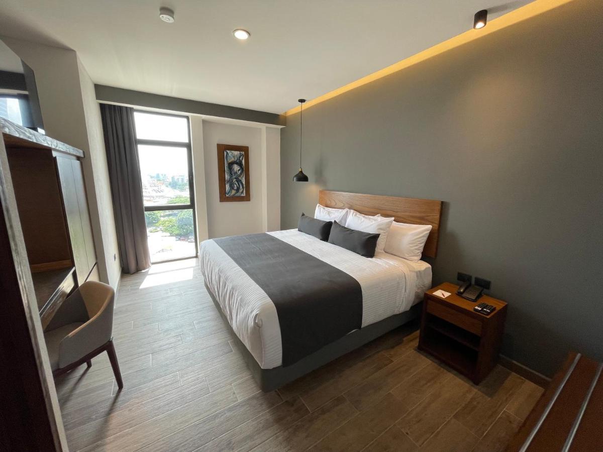 Hotel Gumont Guadalajara Lopez Mateos - Minerva Extérieur photo